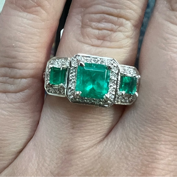 14k White Gold Diamond & Emerald Ring - Picture 8 of 9
